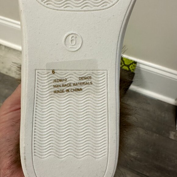 Cape Robbin “Denice” Faux Fur Sneakers – Size 6 - Picture 2 of 3